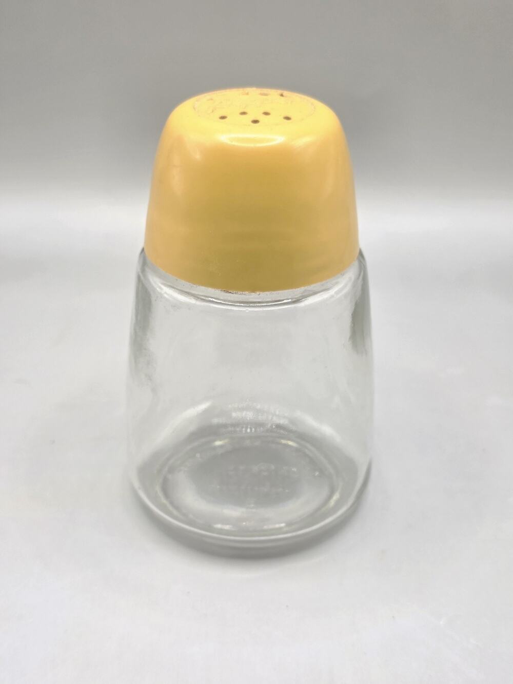 :VTG Federal Housewares Clear Glass Shaker Harvest Gold Yellow Plastic Lid MCM